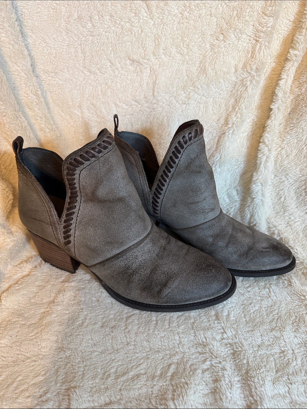 OTBT Venture  Women Distressed Gray Leather‎ Whipstitch V-Cut Ankle Booties 9M